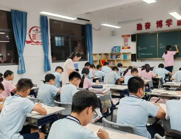 课程群组让学生在自主选择主动参与中充沛开发自己的潜能